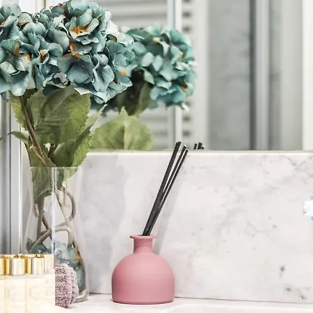 Alcantara Lovely With Balcony 2 Bdr With Ac Лісабон