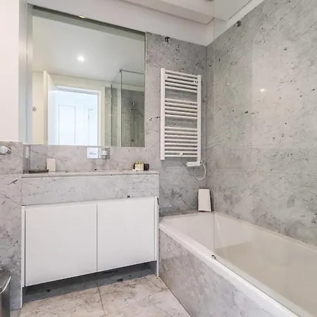Alcantara Lovely With Balcony 2 Bdr With Ac * Lissabon