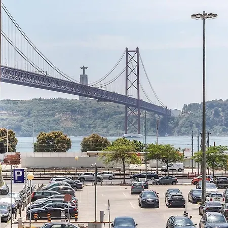 Alcantara Lovely With Balcony 2 Bdr With Ac * Лісабон