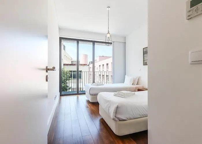 Alcantara Lovely With Balcony 2 Bdr With Ac Apartman Lisboa