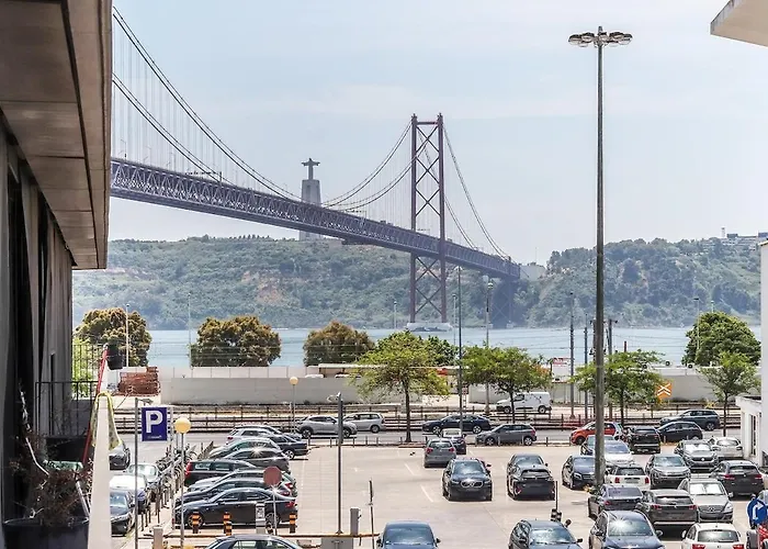 Alcantara Lovely With Balcony 2 Bdr With Ac * Lisboa